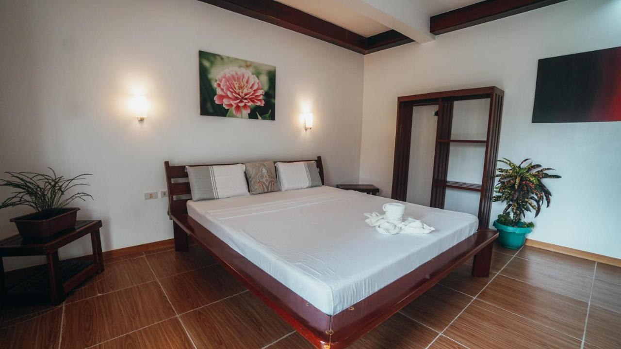 Point 303 Resort General Luna  Bagian luar foto